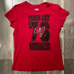 🏈NFL Women’s Tampa Bay Buccaneers T-Shirt with Front Distressed Graphics Size L